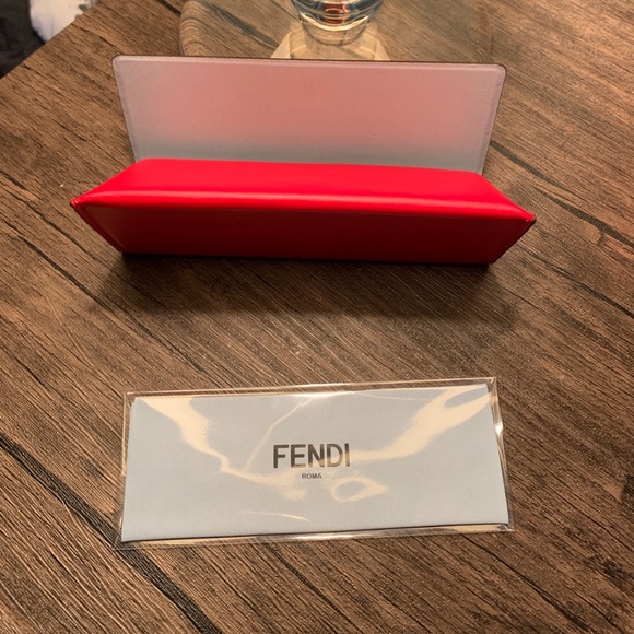 Fendi case with cleaning cloth - Picture 4 of 5